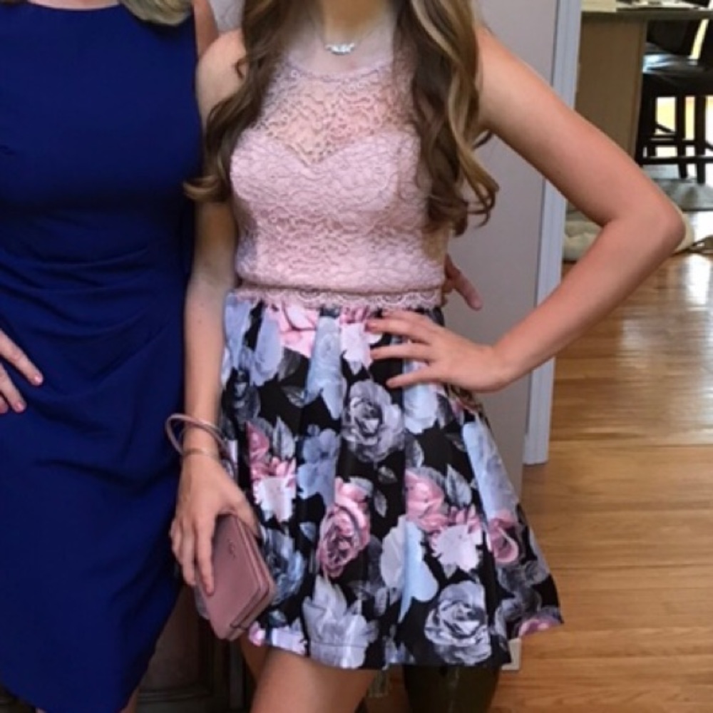 Juniors 2 Piece Dress Size 3/5